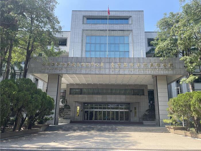建築師事務所女員工通勤摔傷致右肩舊疾惡化開刀，遭雇主以曠職解僱，二審高雄高分院認定違法解僱，判決事務所給付職災與解僱補償定讞。（本報資料照片）圖片