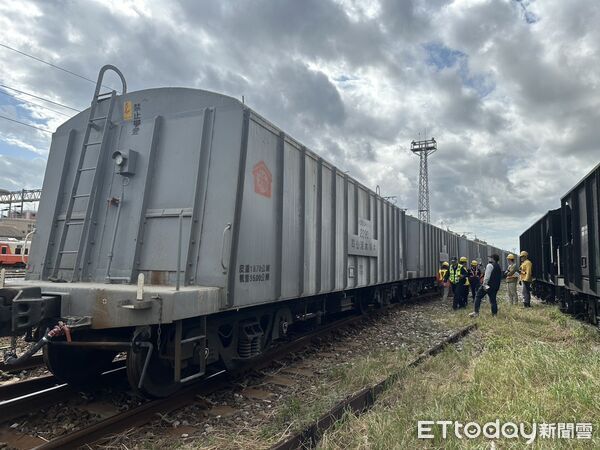 台鐵一名調車人員在作業過程被貨物列車撞擊身亡。（圖／記者邱中岳翻攝）圖片