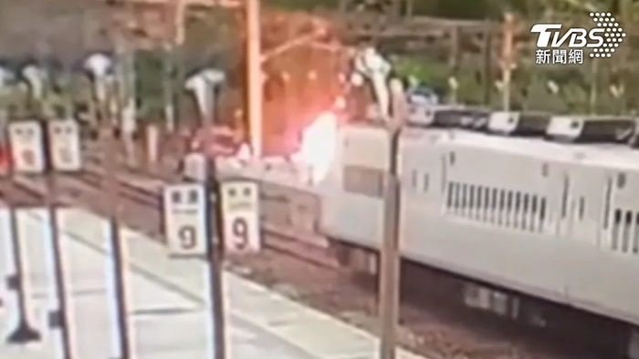 宜蘭車站工安意外，男工觸電燒傷４０％。（圖／記者爆料網）圖片