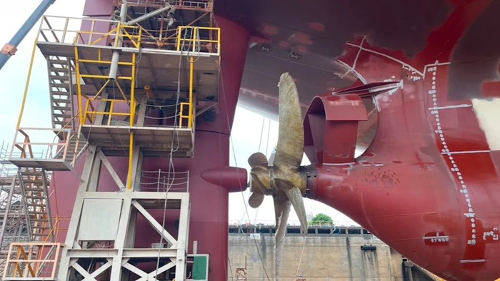 台灣國際造船高雄廠昨日上午10點多，1名39歲陳姓工人於高空工作車作業時，頸部遭夾擠死亡。高市府勞工局提供圖片
