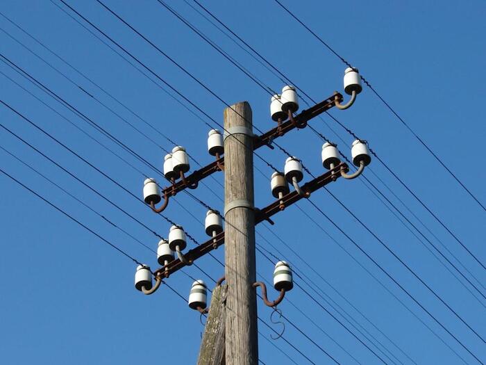 台電今日在基隆段進行高壓鐵塔訓練，未料一枚絕緣礙子從高處墜落，造成一名員工身亡。（示意圖，取自Pixabay）圖片