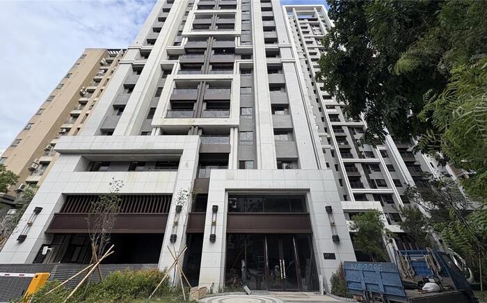 台中北區一施工中大樓傳出冷氣工人墜落意外。（民眾提供）圖片