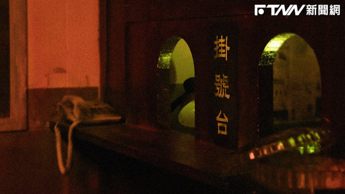 女員工在密室逃脫遊戲中扮演「上吊女鬼」角色時，疑因繩索操作與安全防護出現問題，導致頸部遭勒窒息，所幸急救後脫離險境。（圖／翻攝業者官網）圖片