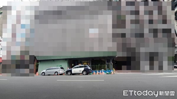 台北市杭州南路一棟大樓進行整修工程發生工人墜樓意外。（圖／記者黃彥傑攝）圖片
